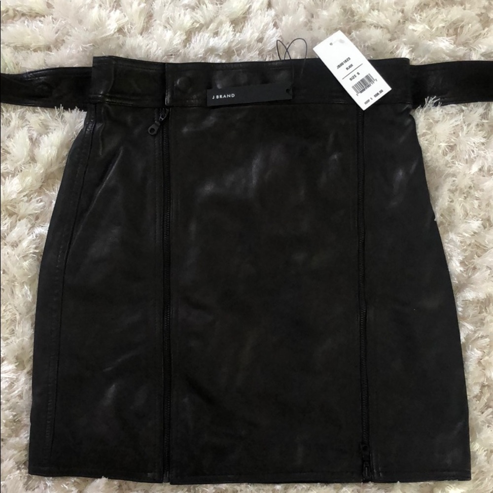 Christa Zip Mini Skirt In Black Leather - Picture 6 of 7